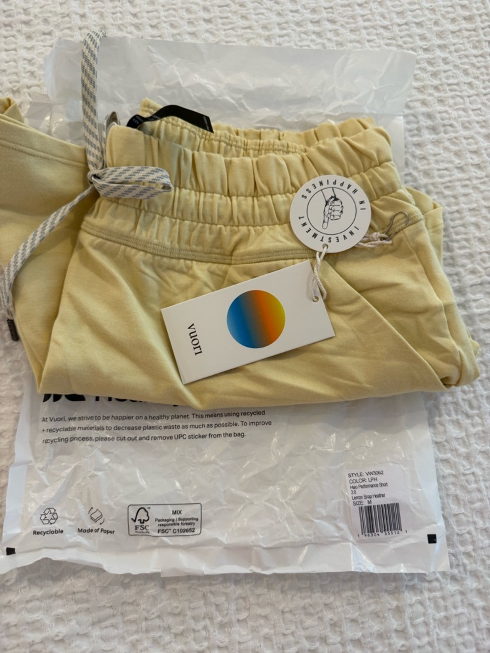 Vuori Women's Shorts in Pale Yellow Halo 2.0 medium lemon snap Heather NWT - Picture 2 of 4